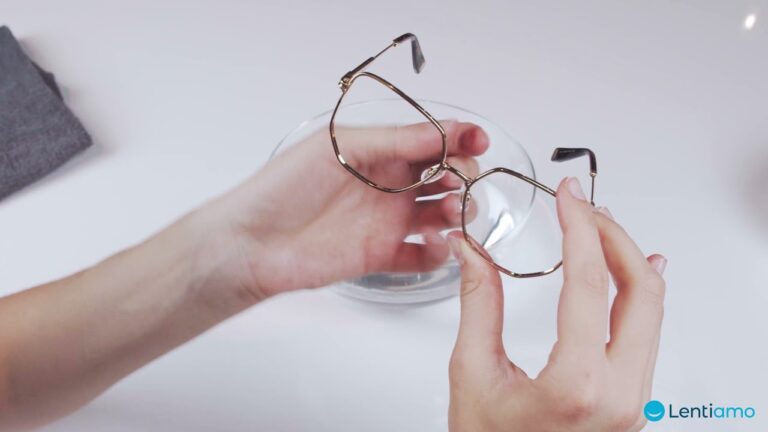 Aprende a ajustar tus gafas de pasta en casa en solo 3 pasos